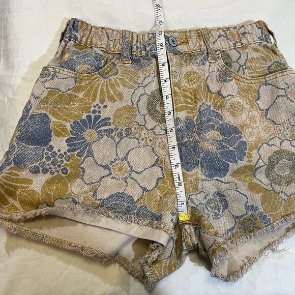 Pilcro x Anthropologie Lara Ultra High Waisted Floral frayed hem Shorts size XS - Picture 12 of 15